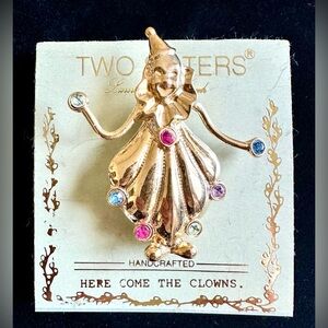 VTG TWO SISTERS “HERE COMES THE CLOWNS” BROOCH PIN GOLD TONE WITH RHINESTONES